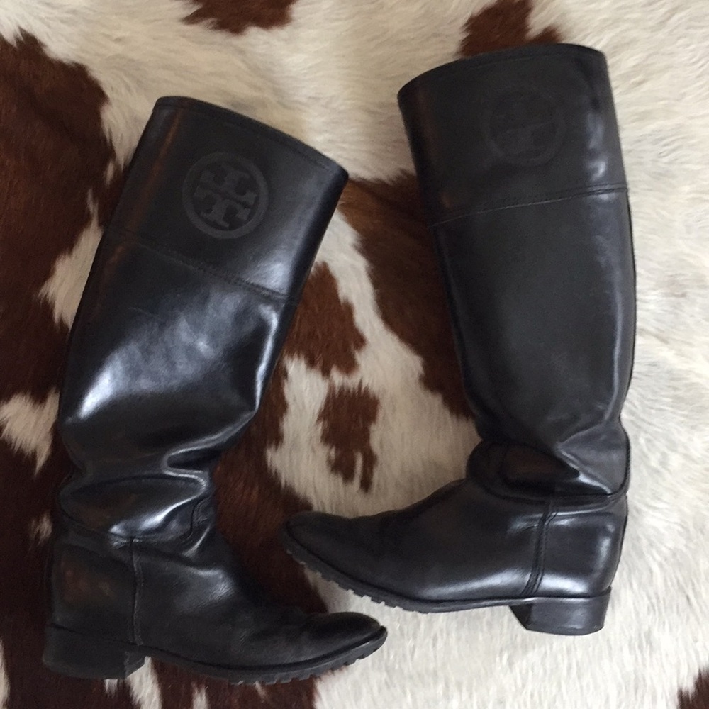 Tory Burch Boots - black leather.